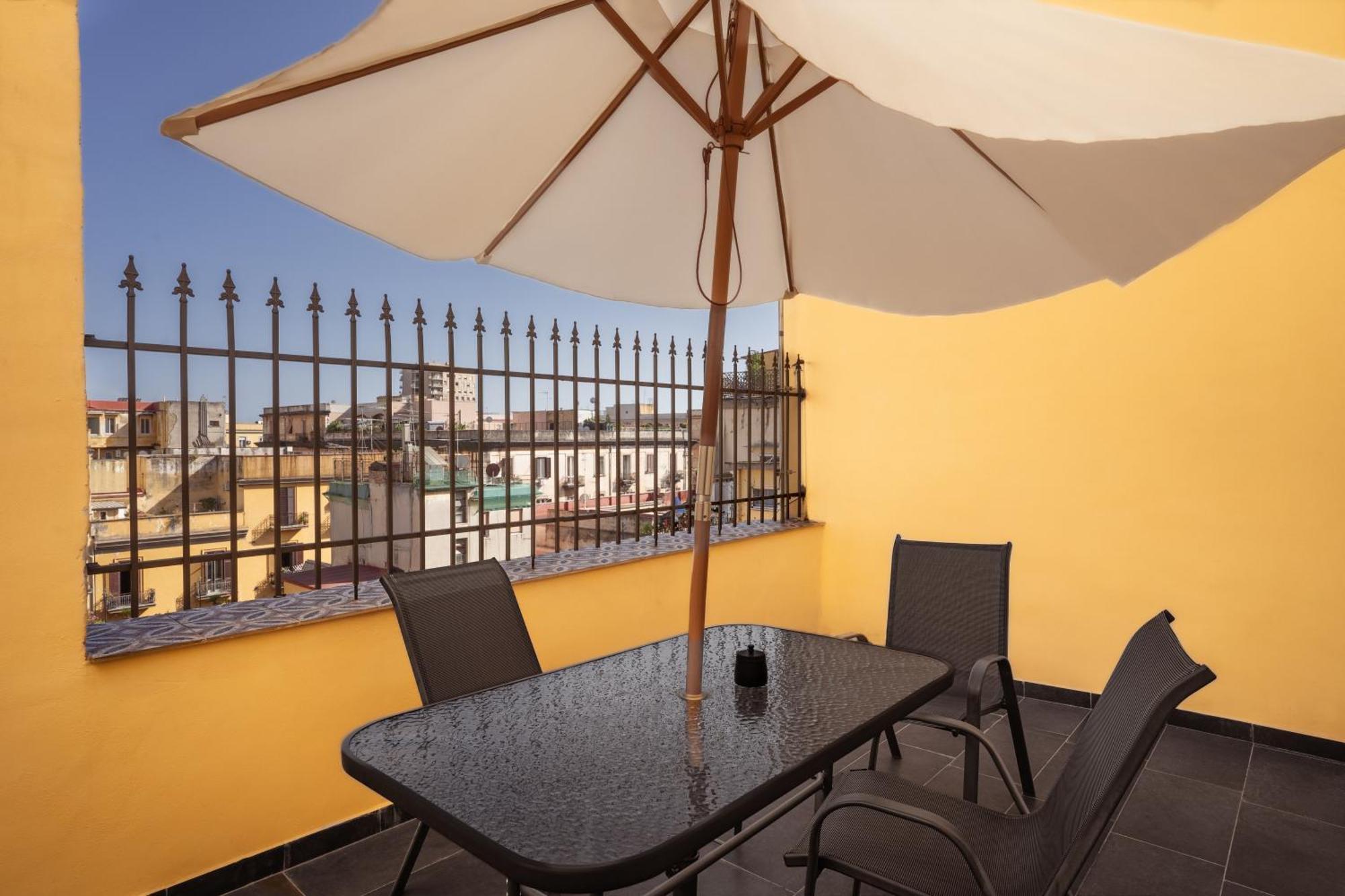 La Bella Vita Luxury Apartament And Travel Solution نابولي المظهر الخارجي الصورة